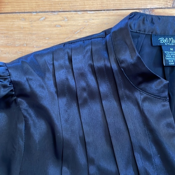 Gorgeous Bob Mackie blouse. Lovely details with pleated top & gathered waist - Picture 2 of 4